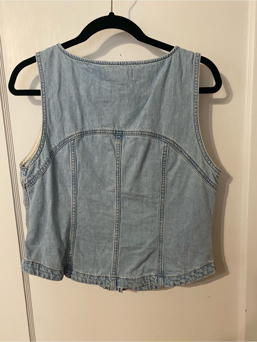 Madewell Denim Button Front Sleeveless Top in Fitzgerald Wash 12 - Picture 4 of 5